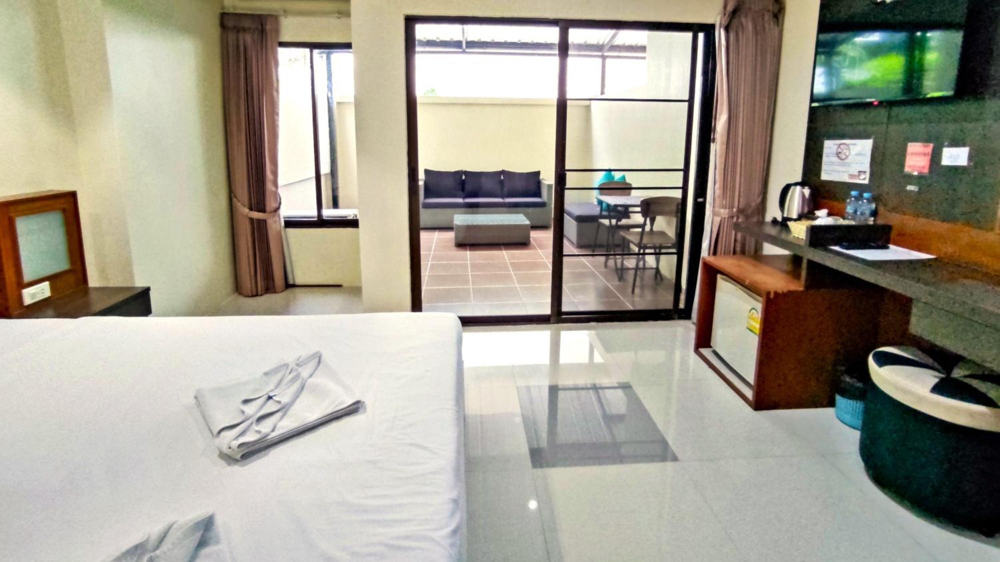 Lucky Buako Hotel Patong Exterior foto